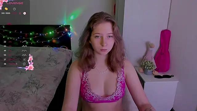 Discover our girls online shows and discover the company of countless livestreamers, with stunning shapes, sex toys and more.