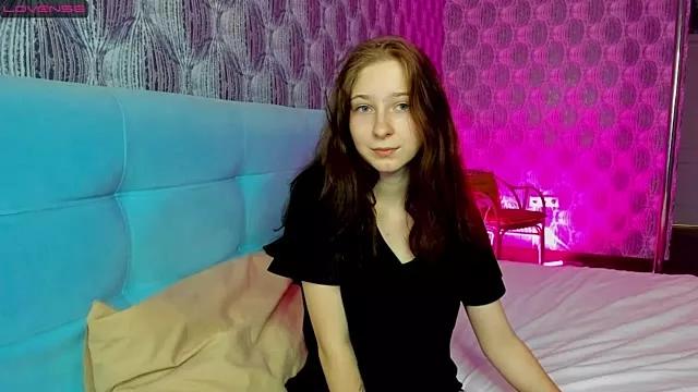 Discover our girls online shows and discover the company of countless livestreamers, with stunning shapes, sex toys and more.
