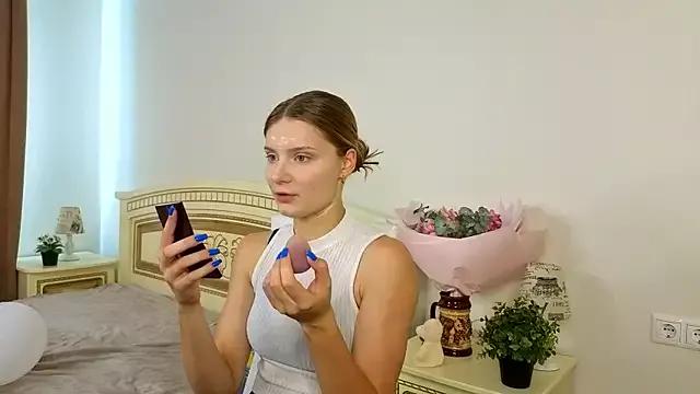 Discover our girls online shows and discover the company of countless livestreamers, with stunning shapes, sex toys and more.