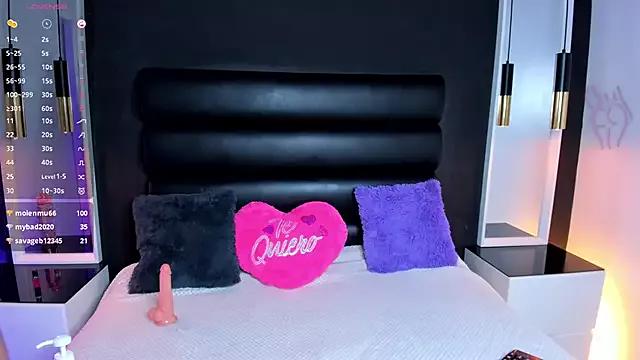 Discover our girls online shows and discover the company of countless livestreamers, with stunning shapes, sex toys and more.