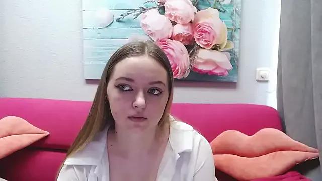 Discover our girls online shows and discover the company of countless livestreamers, with stunning shapes, sex toys and more.