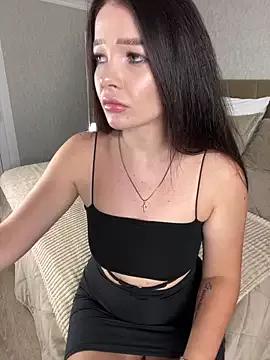 Discover our girls online shows and discover the company of countless livestreamers, with stunning shapes, sex toys and more.