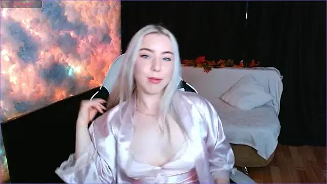 Discover our girls online shows and discover the company of countless livestreamers, with stunning shapes, sex toys and more.