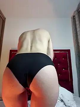 Discover our girls online shows and discover the company of countless livestreamers, with stunning shapes, sex toys and more.