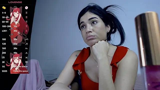 Discover our girls online shows and discover the company of countless livestreamers, with stunning shapes, sex toys and more.