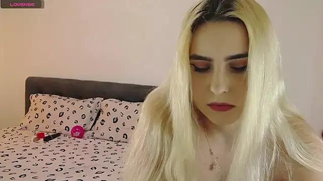 Discover our girls online shows and discover the company of countless livestreamers, with stunning shapes, sex toys and more.