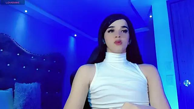 Discover our girls online shows and discover the company of countless livestreamers, with stunning shapes, sex toys and more.