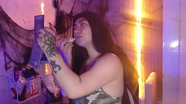 Discover our girls online shows and discover the company of countless livestreamers, with stunning shapes, sex toys and more.