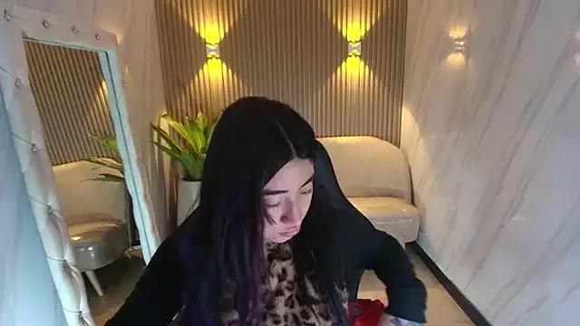 Discover our girls online shows and discover the company of countless livestreamers, with stunning shapes, sex toys and more.