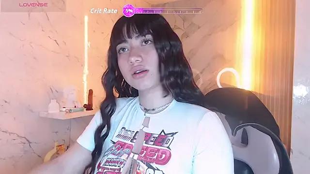 Discover our girls online shows and discover the company of countless livestreamers, with stunning shapes, sex toys and more.