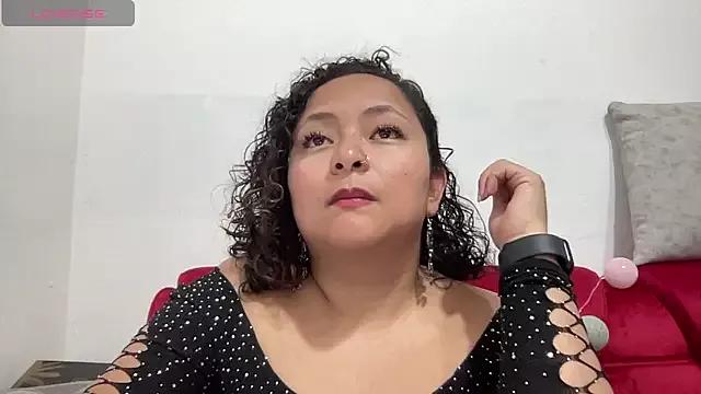 Discover our girls online shows and discover the company of countless livestreamers, with stunning shapes, sex toys and more.