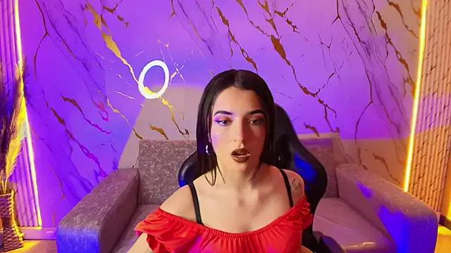 Discover our girls online shows and discover the company of countless livestreamers, with stunning shapes, sex toys and more.