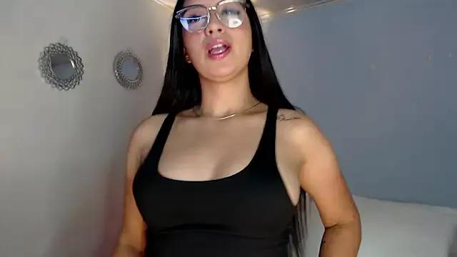 Discover our girls online shows and discover the company of countless livestreamers, with stunning shapes, sex toys and more.