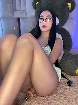 Discover our girls online shows and discover the company of countless livestreamers, with stunning shapes, sex toys and more.
