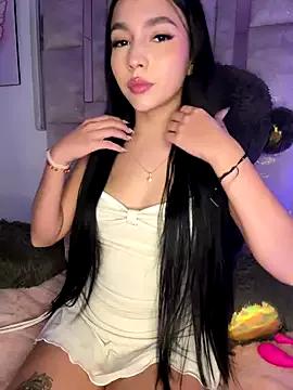 Discover our girls online shows and discover the company of countless livestreamers, with stunning shapes, sex toys and more.