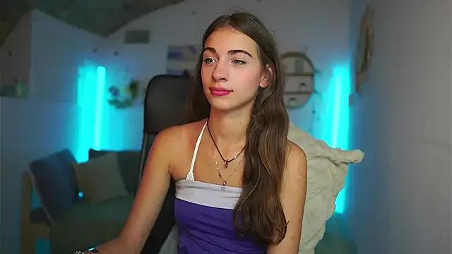 Discover our girls online shows and discover the company of countless livestreamers, with stunning shapes, sex toys and more.