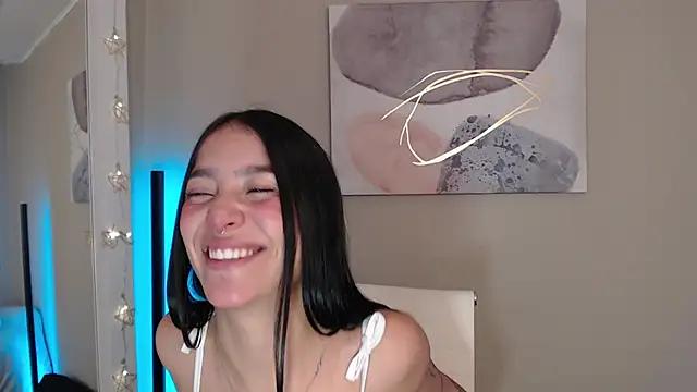 Discover our girls online shows and discover the company of countless livestreamers, with stunning shapes, sex toys and more.