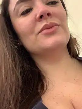 Discover our girls online shows and discover the company of countless livestreamers, with stunning shapes, sex toys and more.
