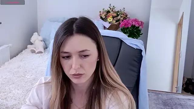 Discover our girls online shows and discover the company of countless livestreamers, with stunning shapes, sex toys and more.