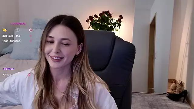 Discover our girls online shows and discover the company of countless livestreamers, with stunning shapes, sex toys and more.