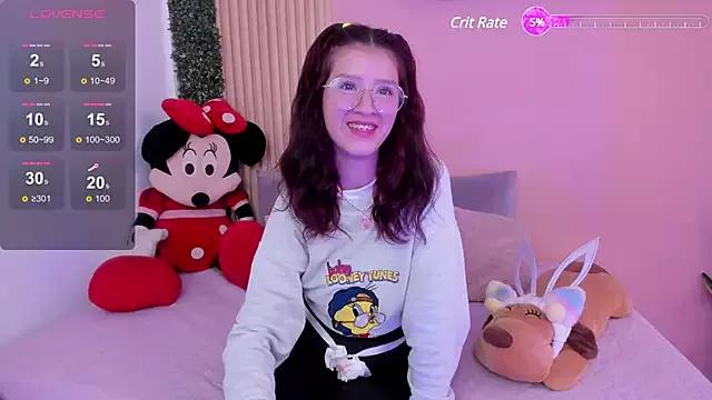 Discover our girls online shows and discover the company of countless livestreamers, with stunning shapes, sex toys and more.