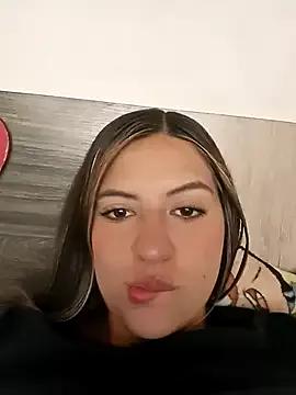 Discover our girls online shows and discover the company of countless livestreamers, with stunning shapes, sex toys and more.