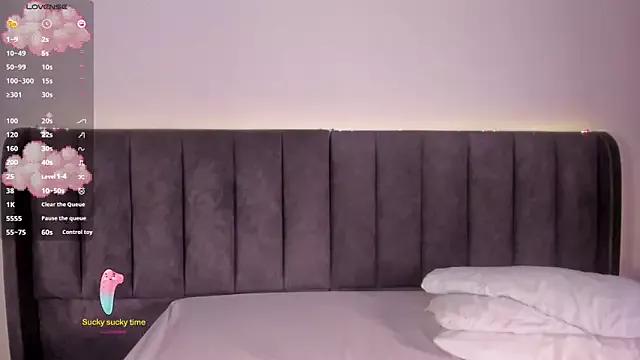 Discover our girls online shows and discover the company of countless livestreamers, with stunning shapes, sex toys and more.