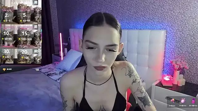 Discover our girls online shows and discover the company of countless livestreamers, with stunning shapes, sex toys and more.