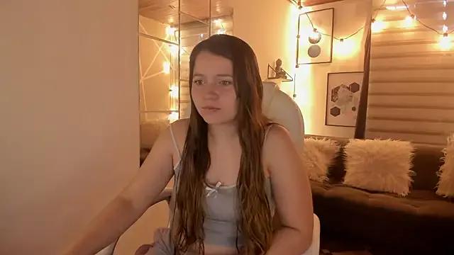 Discover our girls online shows and discover the company of countless livestreamers, with stunning shapes, sex toys and more.