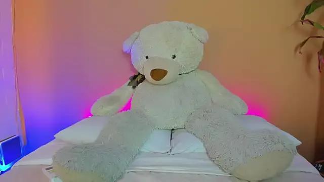 SophieHiil from StripChat is Freechat