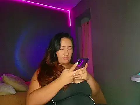 Discover our girls online shows and discover the company of countless livestreamers, with stunning shapes, sex toys and more.
