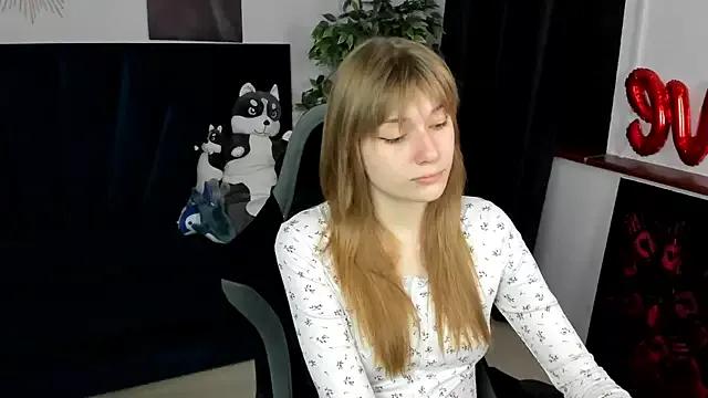 Discover our girls online shows and discover the company of countless livestreamers, with stunning shapes, sex toys and more.