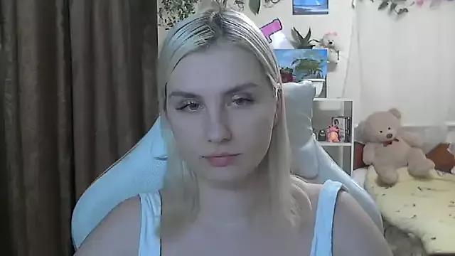 Discover our girls online shows and discover the company of countless livestreamers, with stunning shapes, sex toys and more.