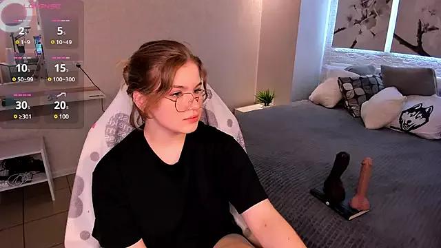 Discover our girls online shows and discover the company of countless livestreamers, with stunning shapes, sex toys and more.