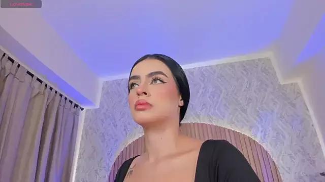 Discover our girls online shows and discover the company of countless livestreamers, with stunning shapes, sex toys and more.