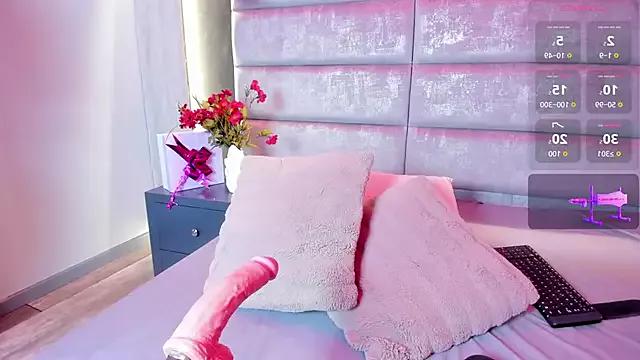 Discover our girls online shows and discover the company of countless livestreamers, with stunning shapes, sex toys and more.