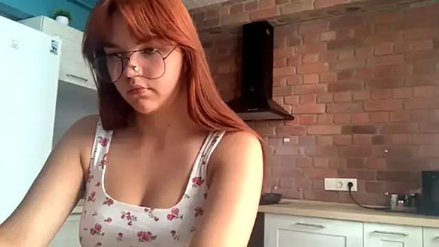 Discover our girls online shows and discover the company of countless livestreamers, with stunning shapes, sex toys and more.