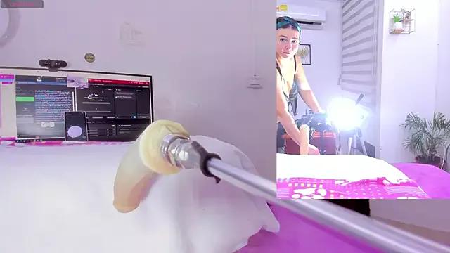 Discover our girls online shows and discover the company of countless livestreamers, with stunning shapes, sex toys and more.