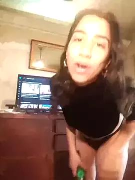 Discover our girls online shows and discover the company of countless livestreamers, with stunning shapes, sex toys and more.