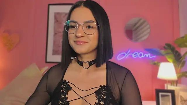 SoySaraa from StripChat