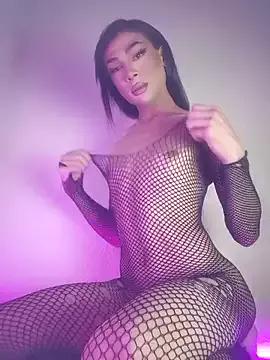 Discover our girls online shows and discover the company of countless livestreamers, with stunning shapes, sex toys and more.
