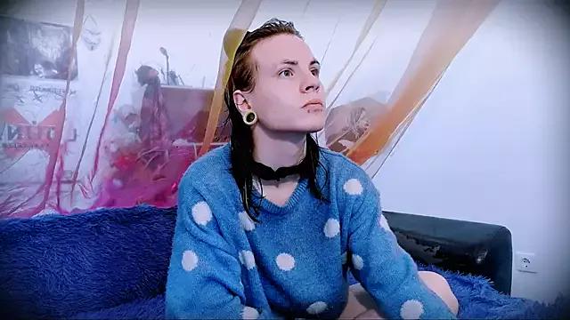 Discover our girls online shows and discover the company of countless livestreamers, with stunning shapes, sex toys and more.