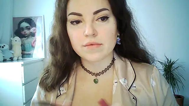 Discover our girls online shows and discover the company of countless livestreamers, with stunning shapes, sex toys and more.