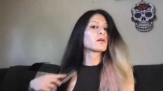 Discover our girls online shows and discover the company of countless livestreamers, with stunning shapes, sex toys and more.