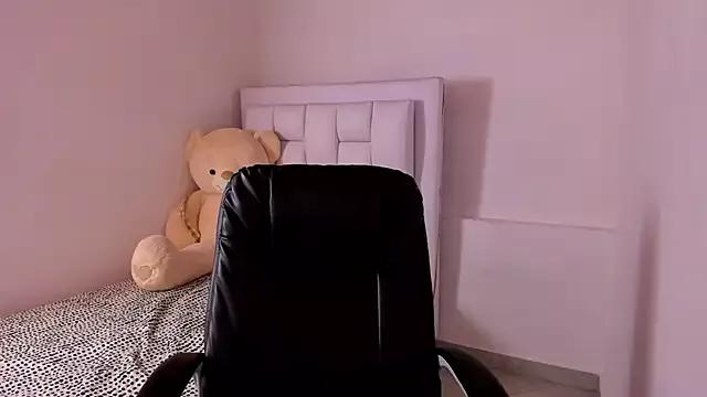 ssofia_25 from StripChat