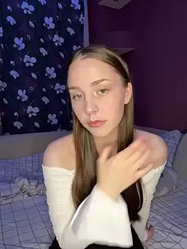 Discover our girls online shows and discover the company of countless livestreamers, with stunning shapes, sex toys and more.