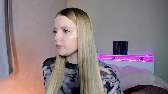 Discover our girls online shows and discover the company of countless livestreamers, with stunning shapes, sex toys and more.