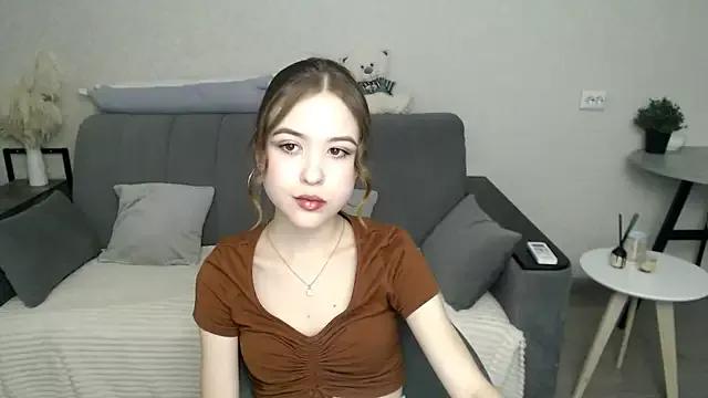 Discover our girls online shows and discover the company of countless livestreamers, with stunning shapes, sex toys and more.