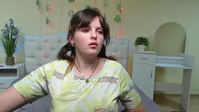 Discover our girls online shows and discover the company of countless livestreamers, with stunning shapes, sex toys and more.