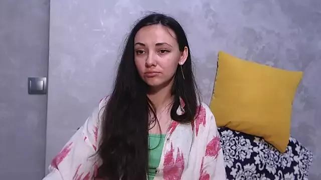 Discover our girls online shows and discover the company of countless livestreamers, with stunning shapes, sex toys and more.